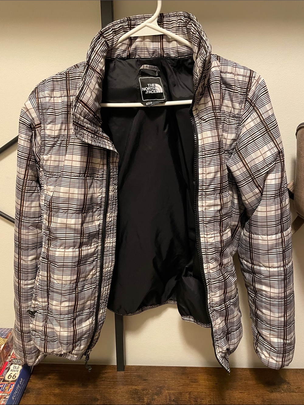 The North Face Women’s Plaid Insulated Puffer Jacket - White & Dark brown